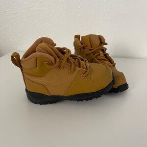 NWOT Toddler Nike Boots